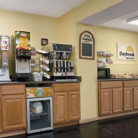 Days Inn By Wyndham Port Royal/Near Parris Island Buitenkant foto
