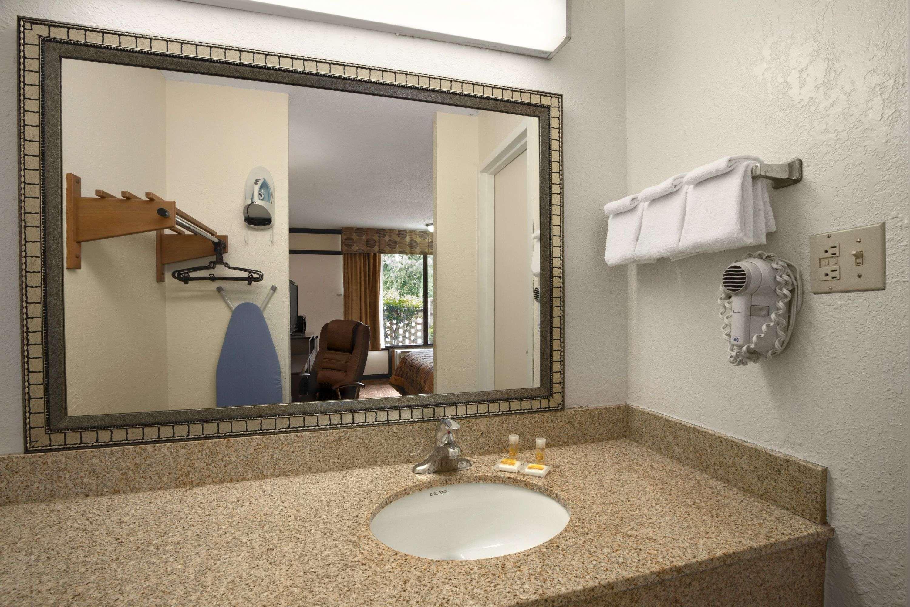 Days Inn By Wyndham Port Royal/Near Parris Island Buitenkant foto