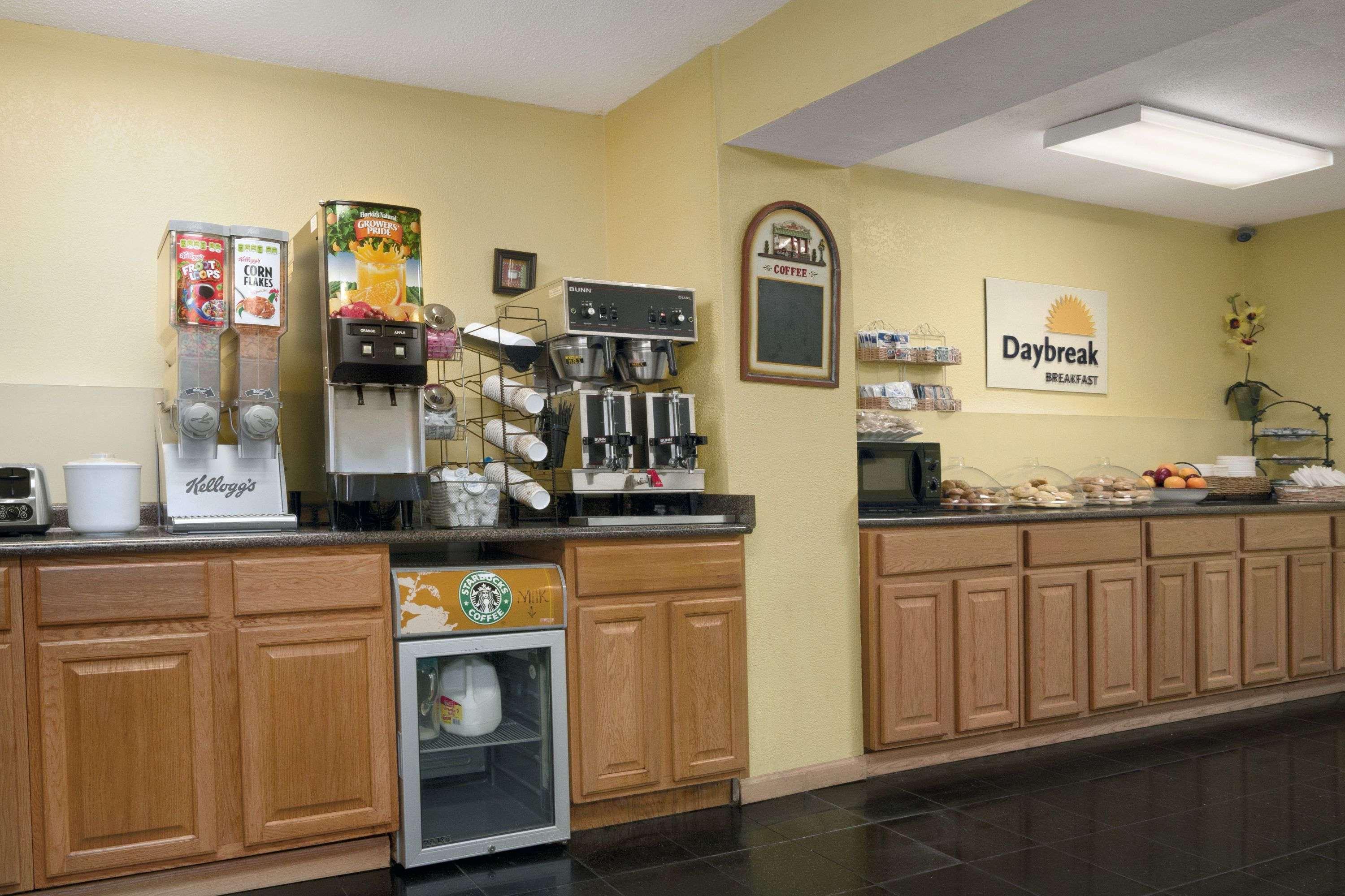 Days Inn By Wyndham Port Royal/Near Parris Island Buitenkant foto