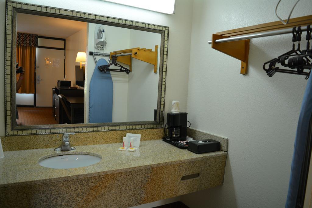 Days Inn By Wyndham Port Royal/Near Parris Island Buitenkant foto